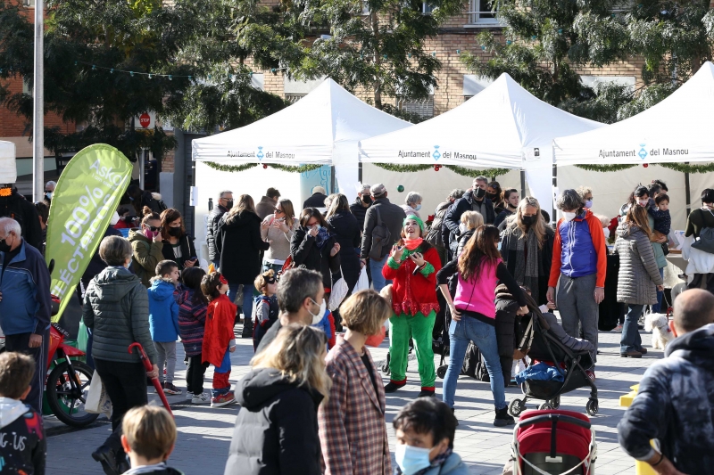 La Fira de Nadal torna a omplir els carrers del Masnou d'esperit nadalenc 