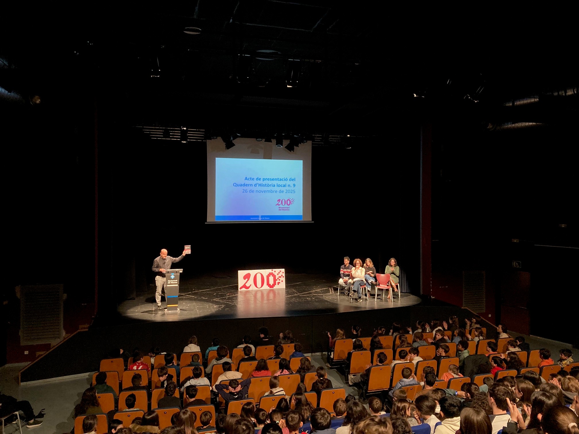 Foto. Presentació del Quadern d'Història Local 'La història del Masnou vista pel Consell d'Infants'