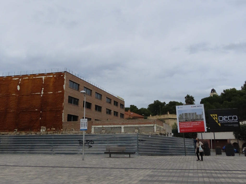Solar on s'ha de construir la promoció d'habitatge protegit de la plaça Nova de les Dones del Tèxtil.