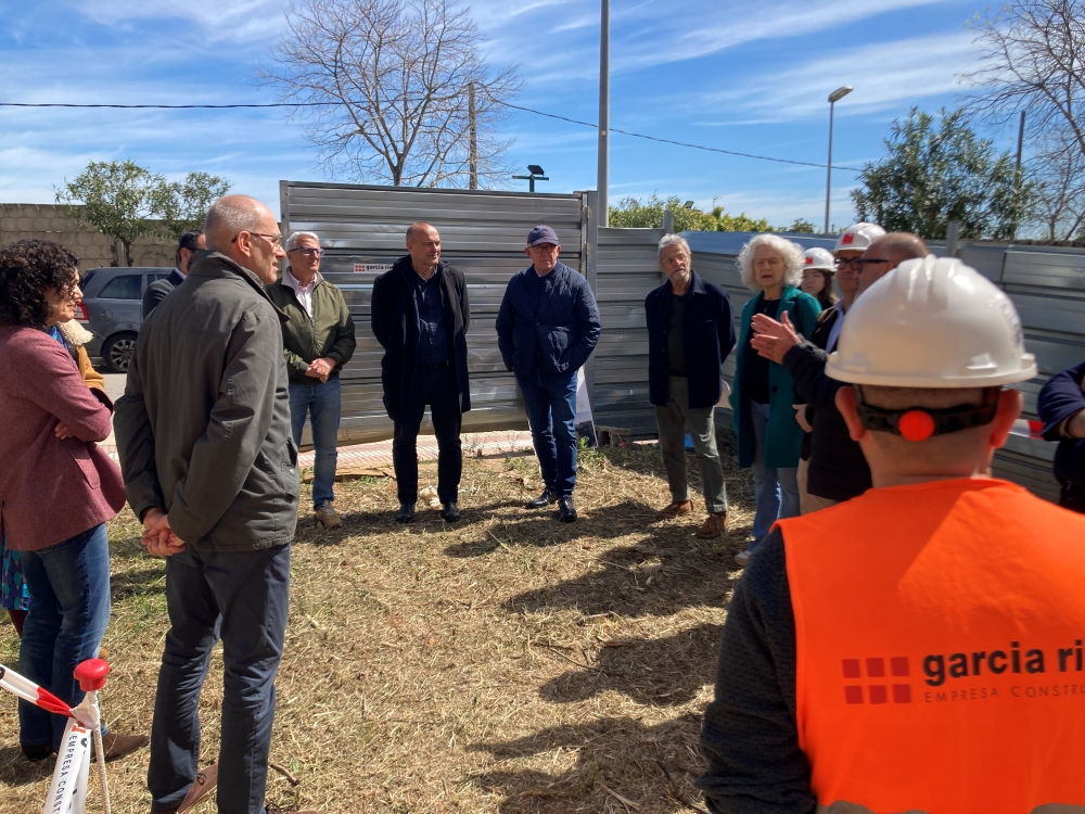Foto. Visita d'obra a l'edifici d'habitatges protegits que es construeix a l'av. Joan XXIII.