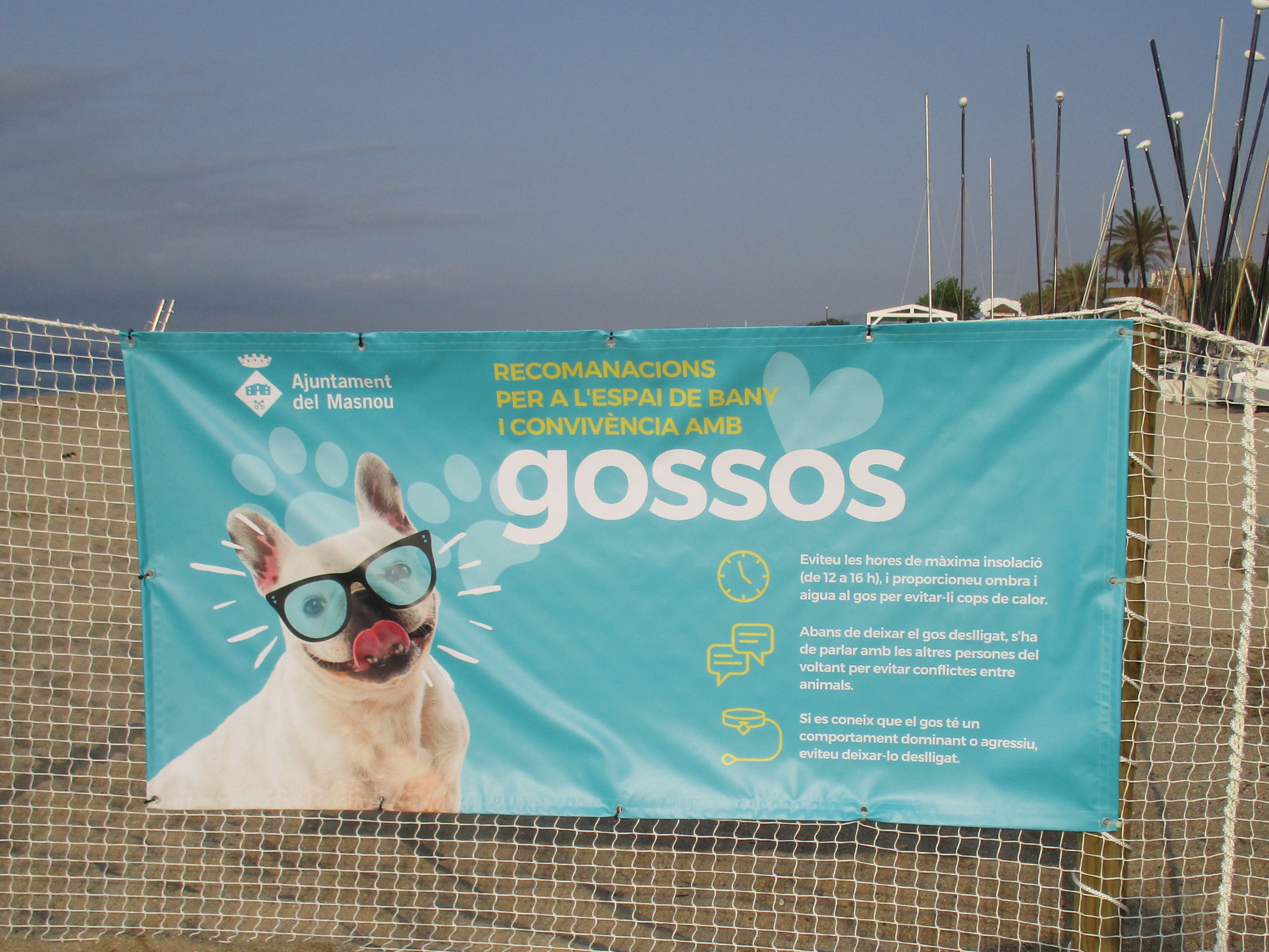 Nou espai per a gossos a la platja d'Ocata
