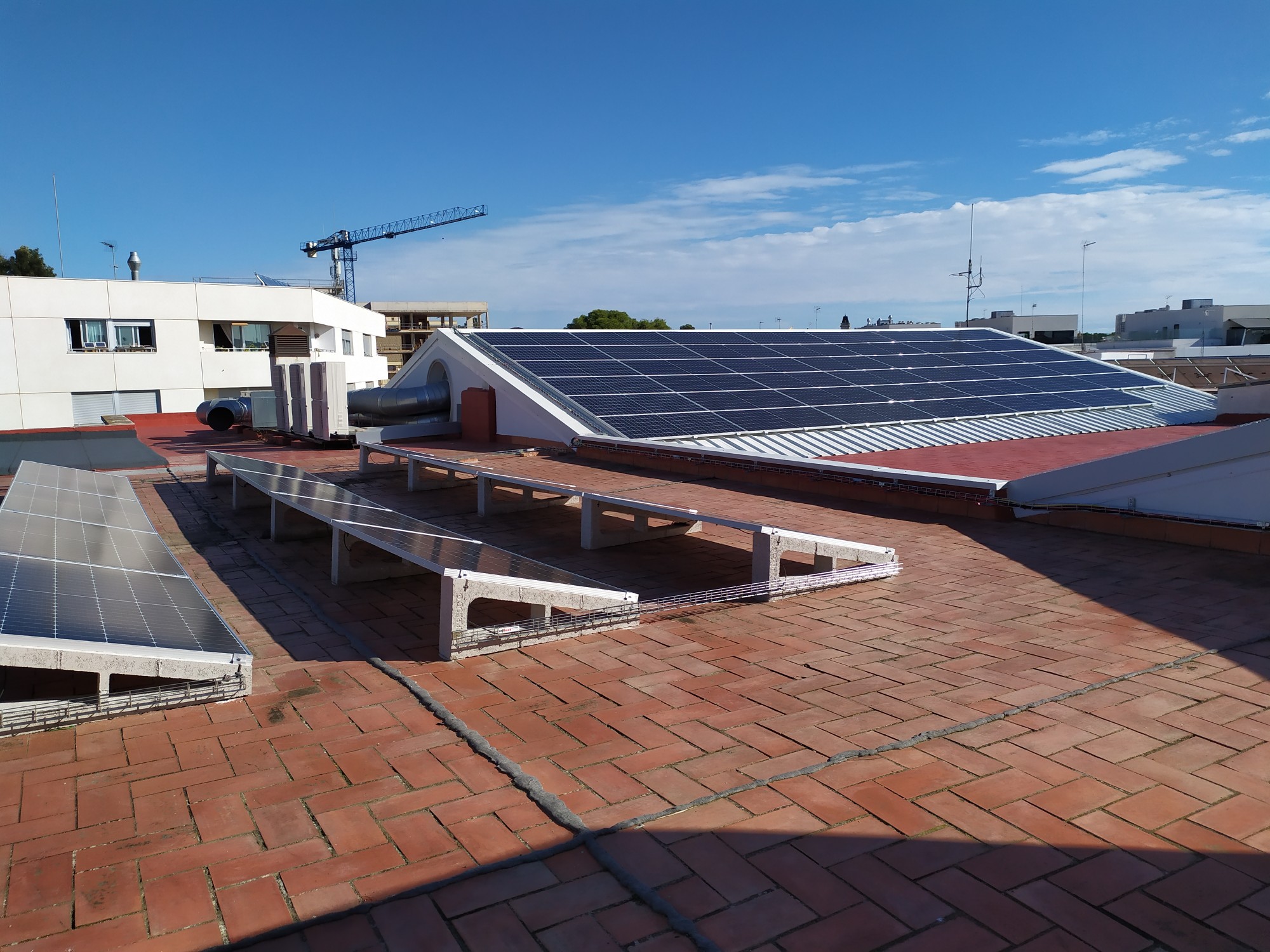 Enllestida la nova instal·lació fotovoltaica a la coberta de l'Edifici Centre