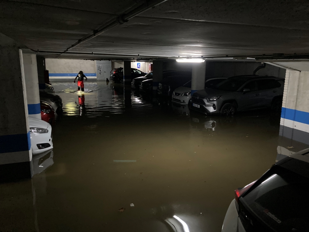 S'inunda la planta més baixa del pàrquing del Mercat Vell