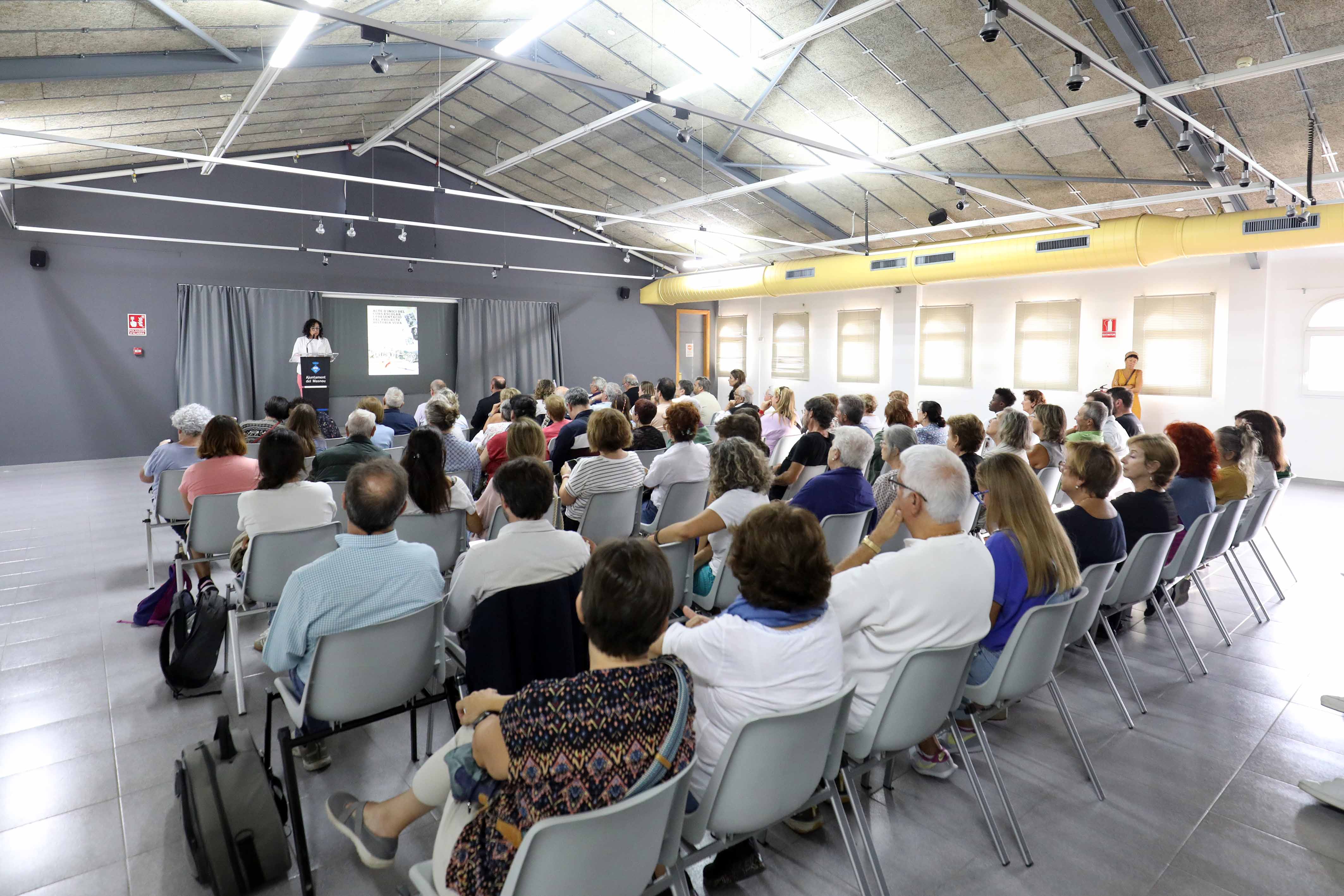 Ple de gom a gom a la inauguració del curs escolar