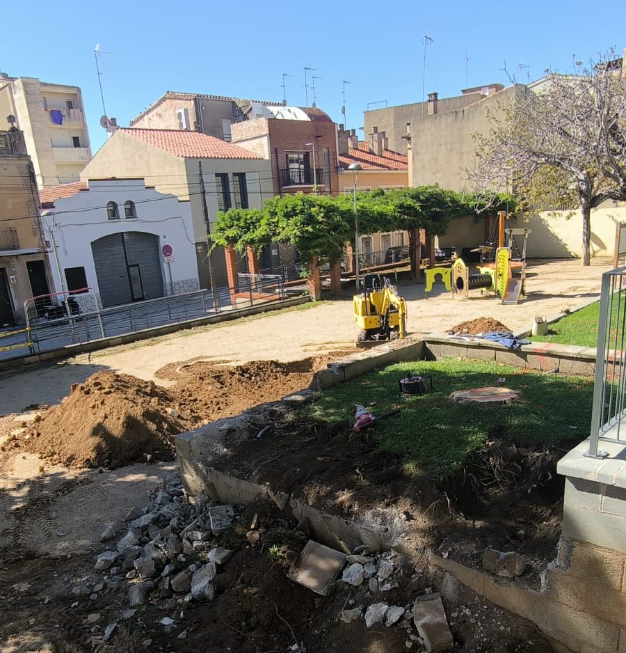 Comencen les obres de renovació del parc infantil del carrer de Santiago Rusiñol