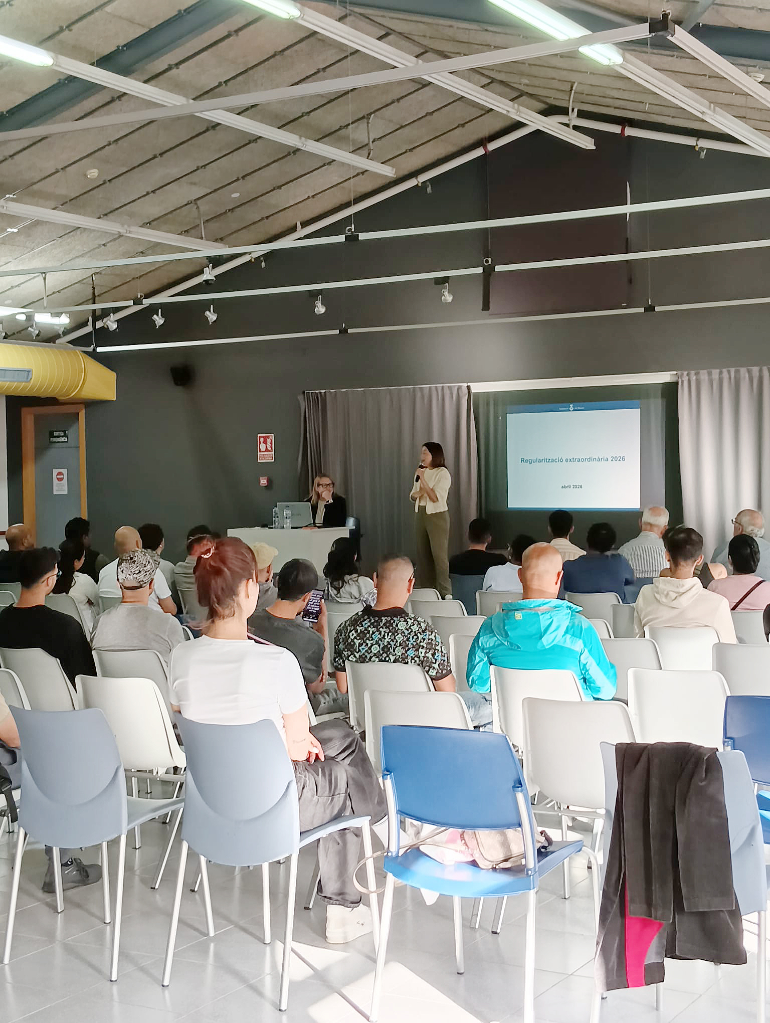 Suport municipal a la regularitzaci&oacute; extraordin&agrave;ria per a persones estrangeres