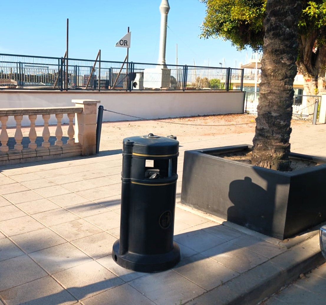 Noves papereres portaesquers per refor&ccedil;ar el control de rosegadors al passeig Mar&iacute;tim