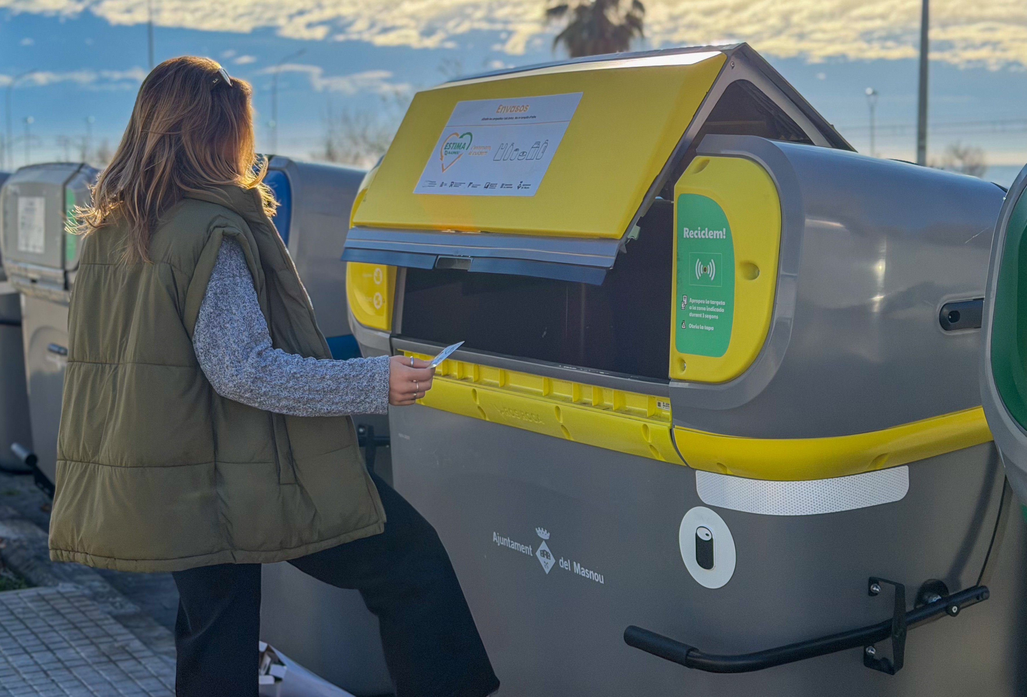 El tancament dels contenidors redueix la incineraci&oacute; de residus