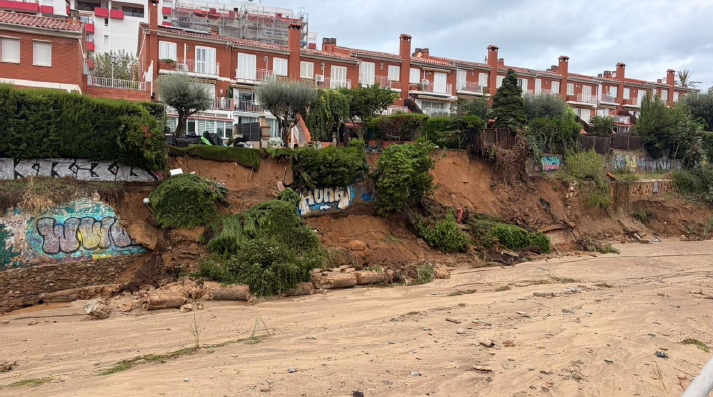 Les pluges deixen nombroses incid&egrave;ncies al Masnou i agreugen l'estat del mur de la riera d'Alella