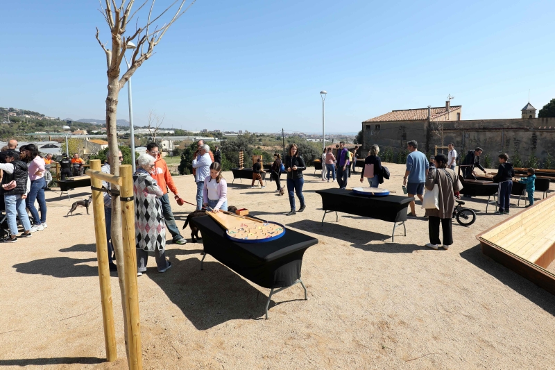 Festa familiar per inaugurar el parc de la Colomina