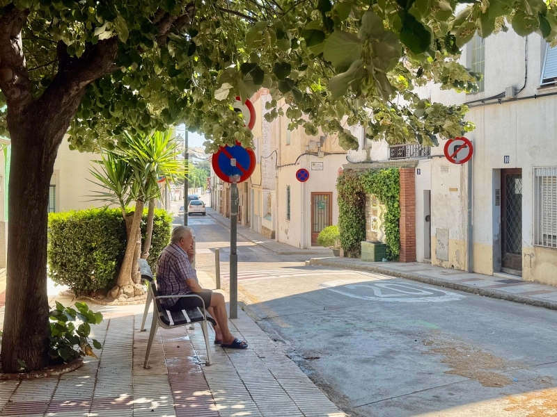 Es reurbanitza la pla&ccedil;a de la Vila de Madrid per fer-hi una zona de vianants