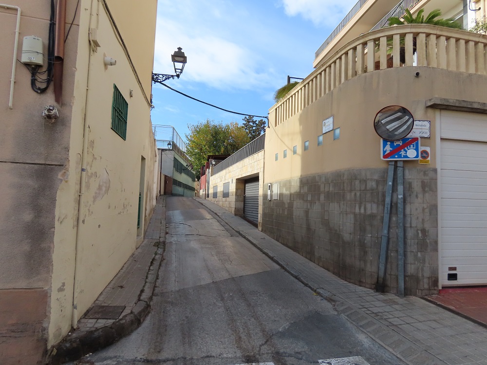 Comencen les obres per reurbanitzar el carrer de Rafael Casanova